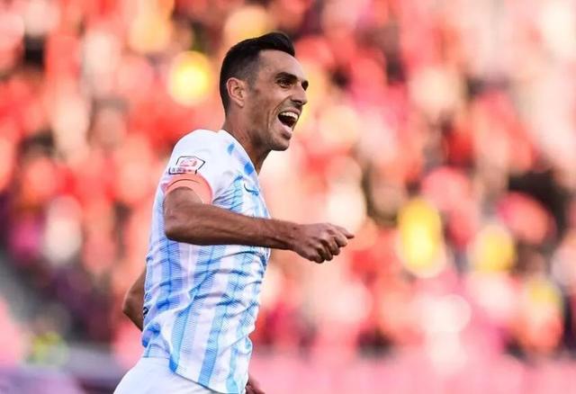 篮下右翼 篮下右翼